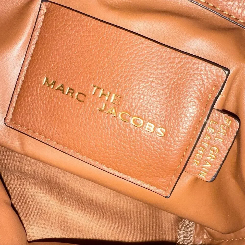 The Bucket Marc Jacobs Full Grain Leather Brown Compact Purse Bag - Picture 5 of 8